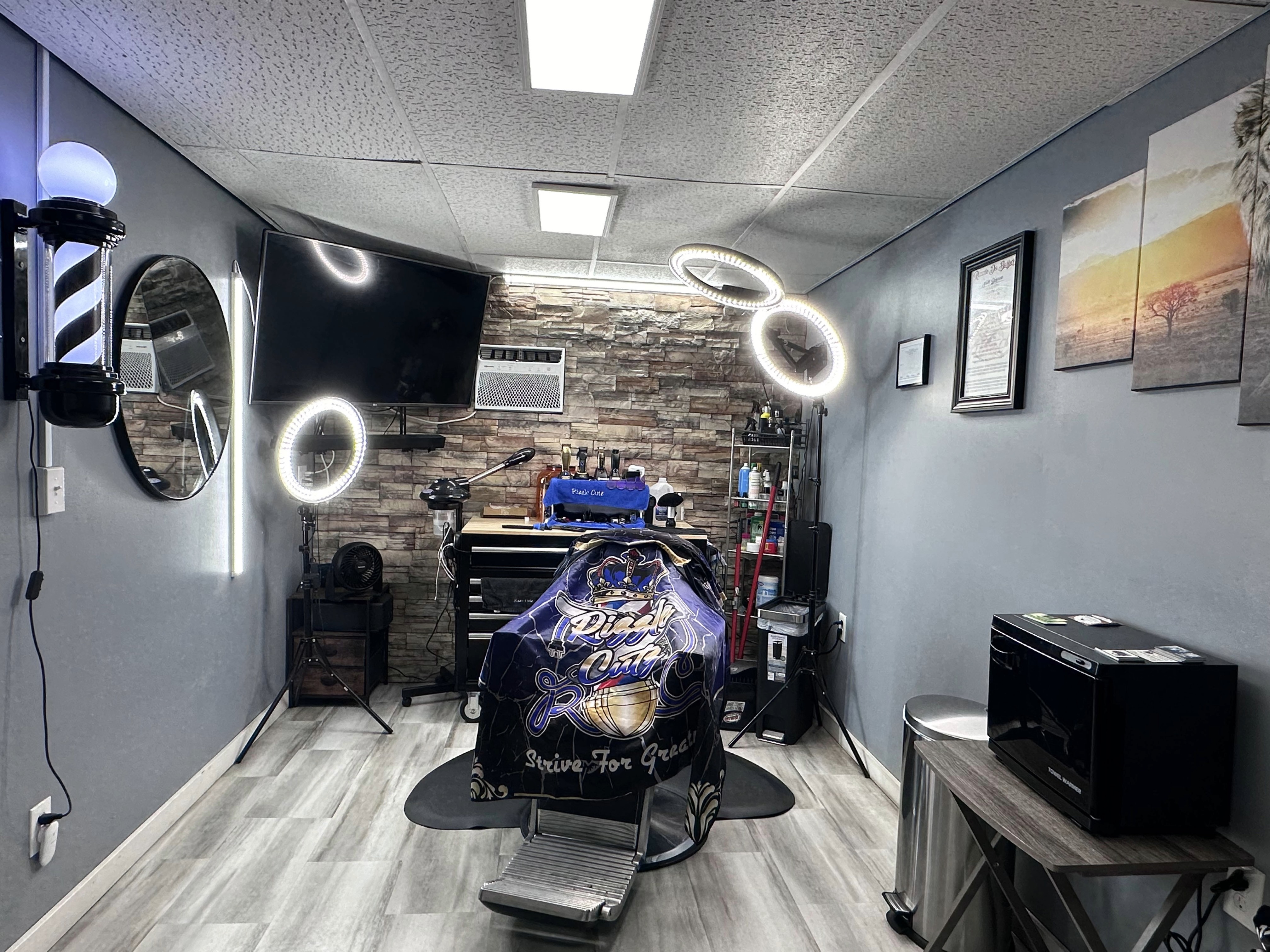 Rizzle Cutz barber chair inside shop